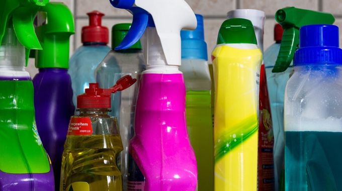 Úklid domácnosti zvládnete i bez chemických čistících prostředků
