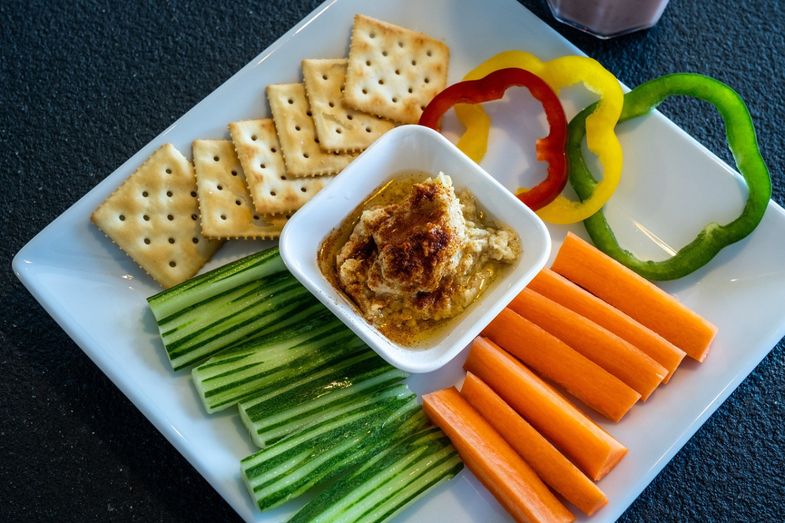 hummus se zeleninou