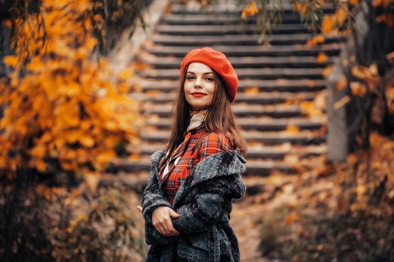 žena na podzim