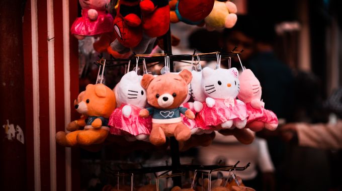 Sbírejte nálepky během Billa nákupů a vyberte si některého z 8 plyšáků